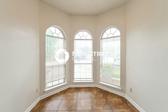 Building Photo - 3 Bedroom Pet-Friendly Home in Memphis, TN with Main Street Renewal