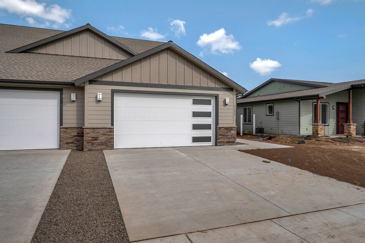 7302 N Grafton St Unit 1, Dalton Gardens, ID 83815 Room for Rent in