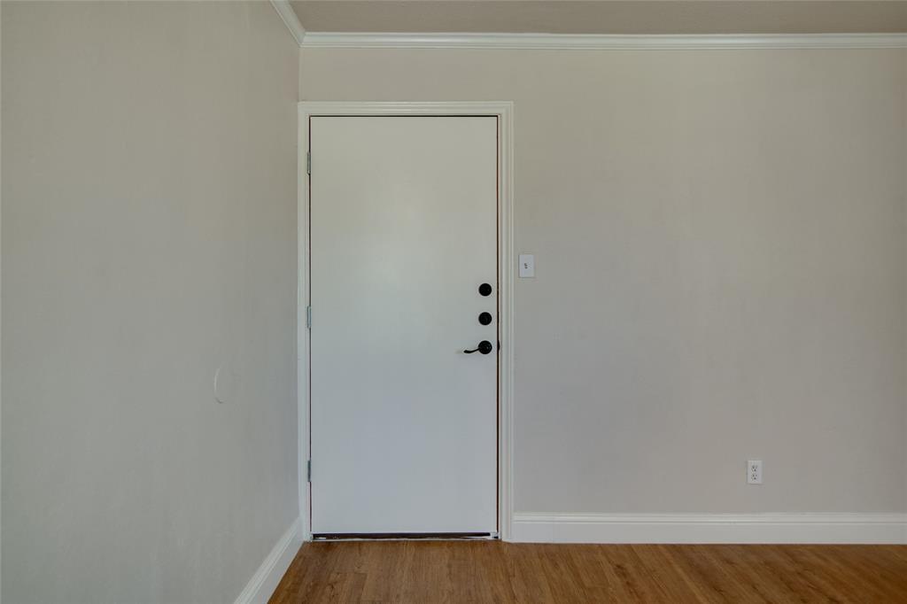 Primary Photo - 304 E Mitchell St