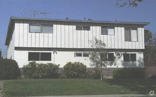 Primary Photo - 7655 Greenbush Ave