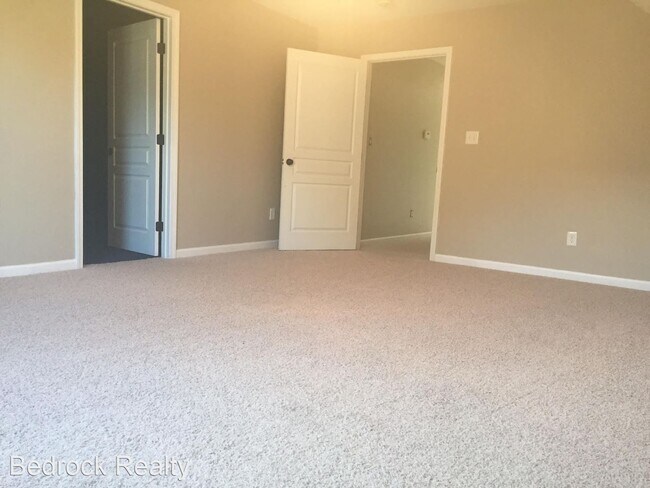 Building Photo - 3 br, 2.5 bath House - 590 Oakridge Dr