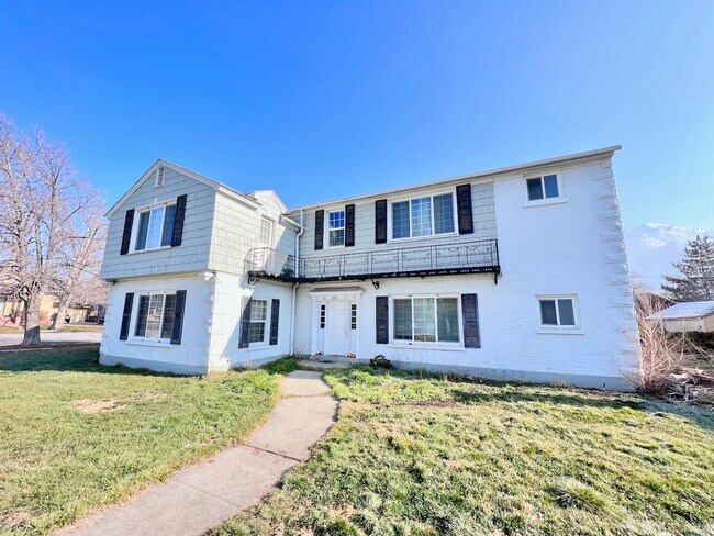 Foto del edificio - 184 N 200 E