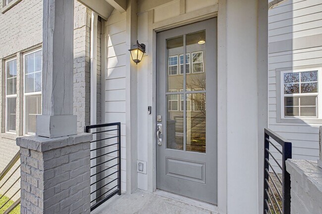 Foto del edificio - Modern West Nashville Gem