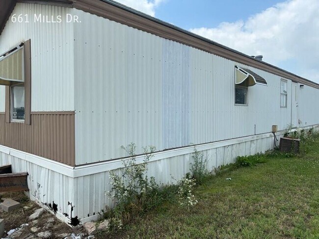 Foto del edificio - 661 W Mills Dr