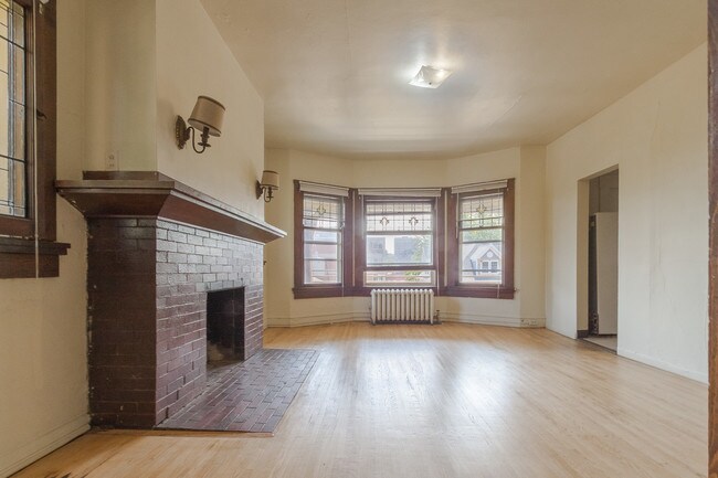 Building Photo - 148 E Gorham St
