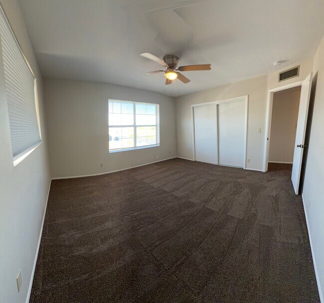 Dormitorio n.º 1 - 121 E 14th Pl
