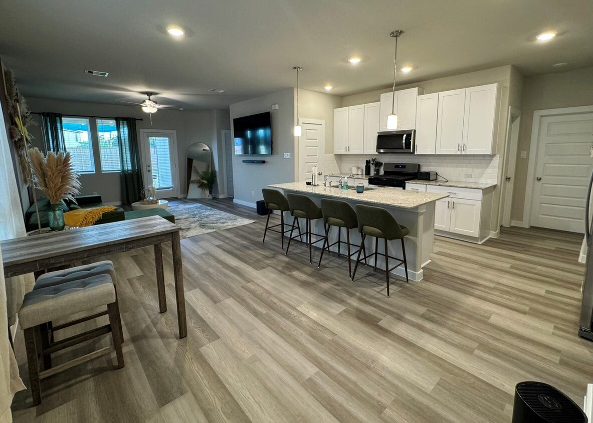 Foto principal - Where Modern Meets Effortless Comfort – Fu...