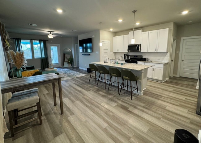 HALF OFF FIRST MONTH'S RENT - HALF OFF FIRST MONTH'S RENT House