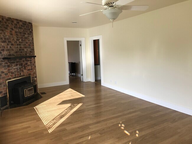 Living Room looking at Bdrm 1 and kitchen doorway - 3220 Locust Ave