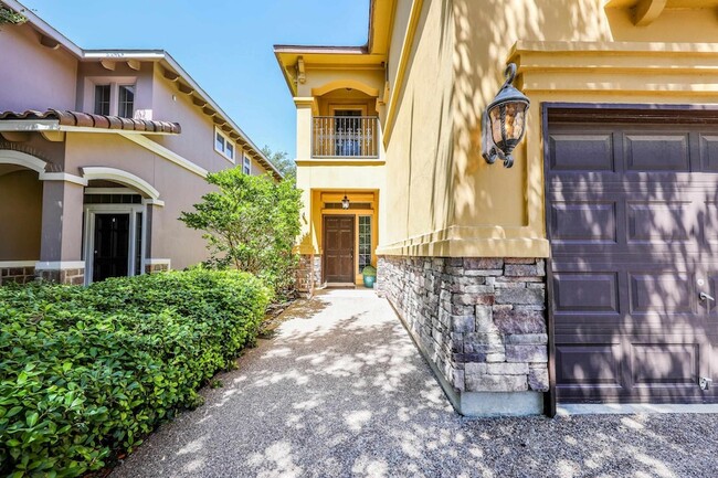 Building Photo - 9813 Sandhill Dr