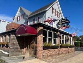 Building Photo - 100 Lake Rd