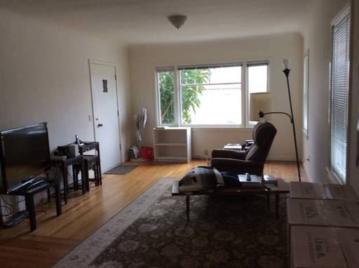 Building Photo - 498 Monroe St