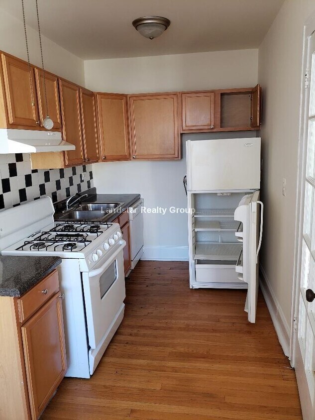 Primary Photo - 1717 W North Shore Ave