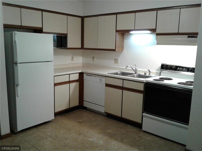 Foto del edificio - 208 Cloutier Dr