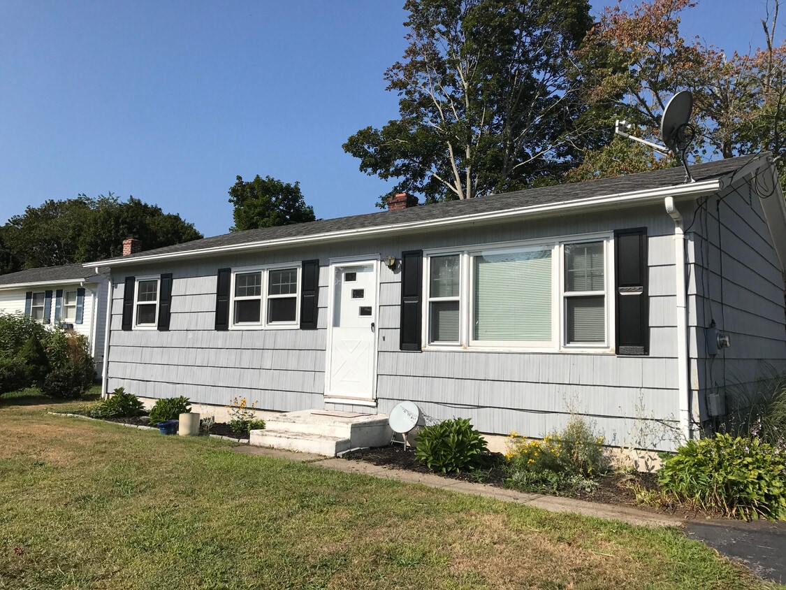 23 Prospect Ave, Niantic, CT 06357 - House Rental in Niantic, CT ...