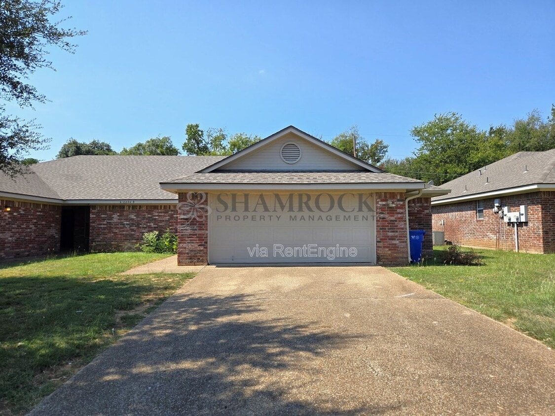 Foto principal - 10224 Hyacinth Ln