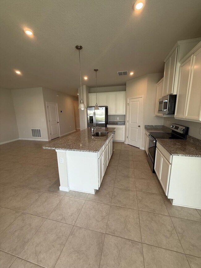Foto del edificio - Beautiful 3BR/3BA Home in Creekside