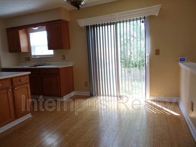 Foto del edificio - 2491 Hoose Dr