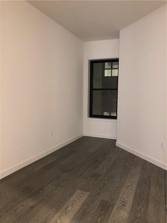 Foto del edificio - 800 Embassy Dr