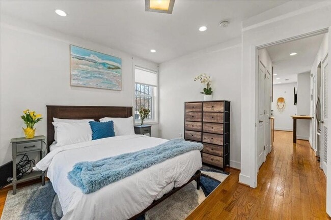 Foto del edificio - 1740 H St NE