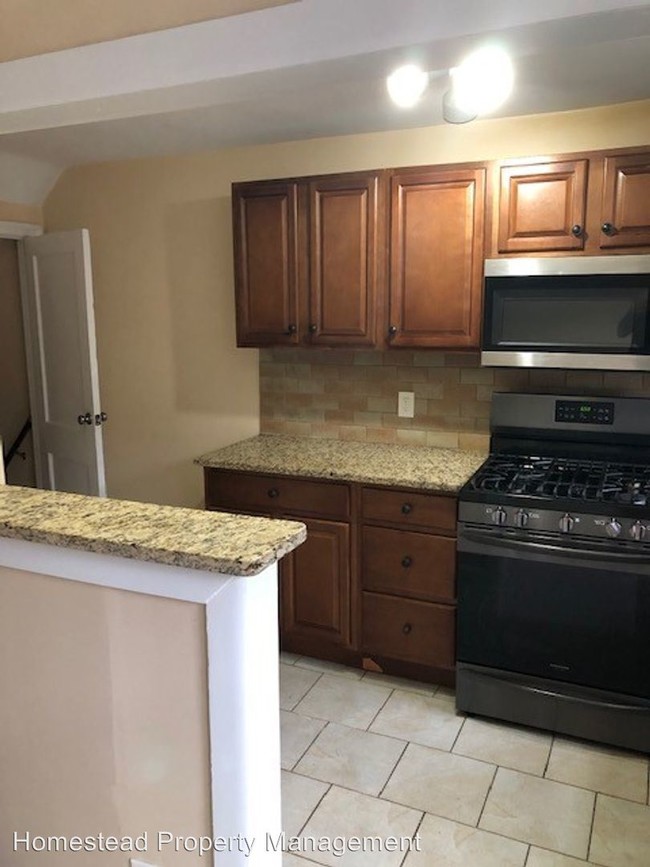 Building Photo - 3 br, 1 bath House - 7262 Lamport Road