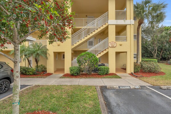 Foto del edificio - 8271 Key Royal Cir