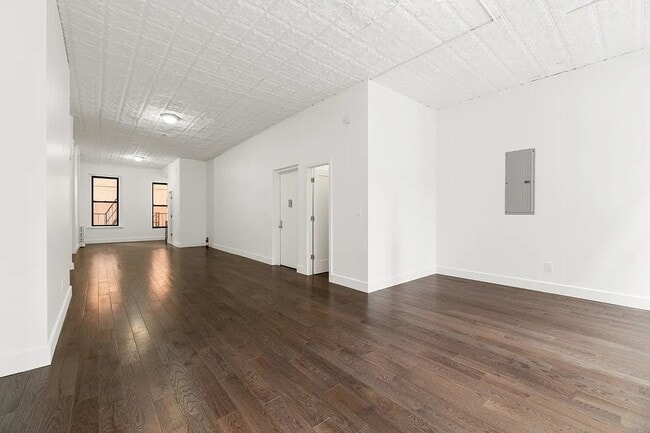 Building Photo - 52 W 27th St