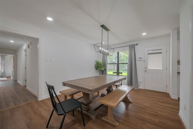 Foto del edificio - 8057 Ridgeview Dr