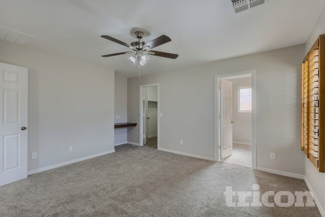 Building Photo - 886 W Desert Hills Dr