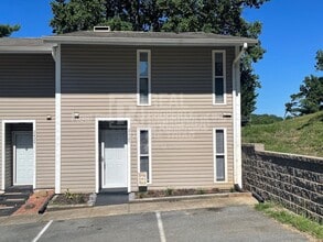 Building Photo - 2425 Tantelon Pl