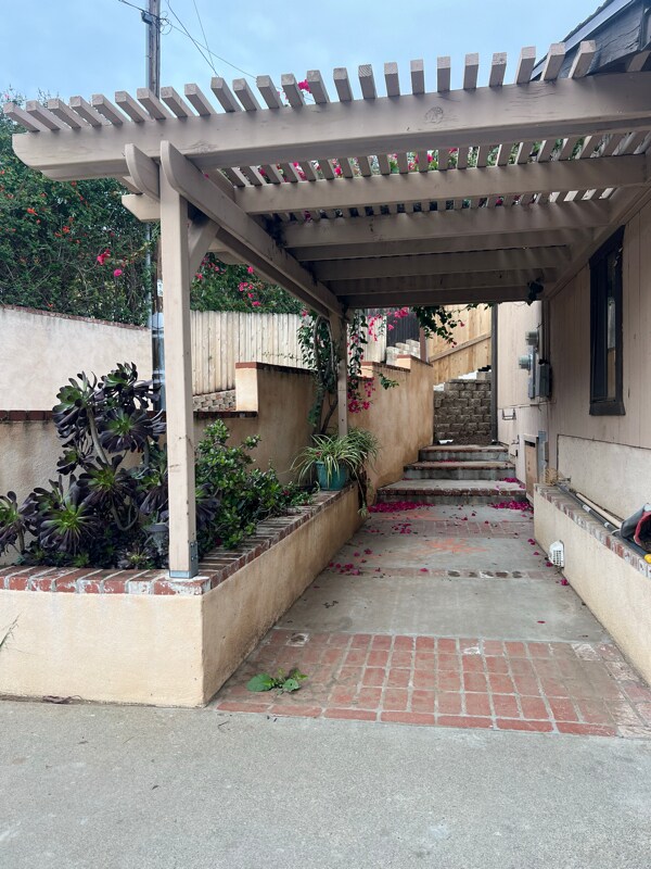 Building Photo - 8474 Golden Ridge Rd