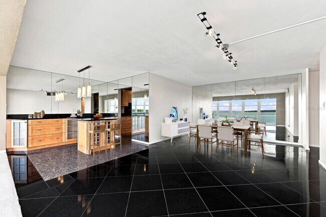 Foto del edificio - 7200 Sunshine Skyway Ln S