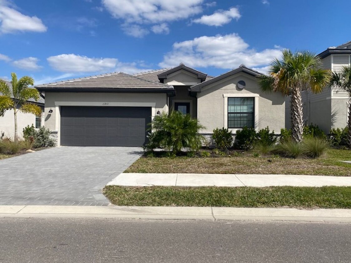 Primary Photo - 4 bedroom 3 bathroom home in Timber Creek