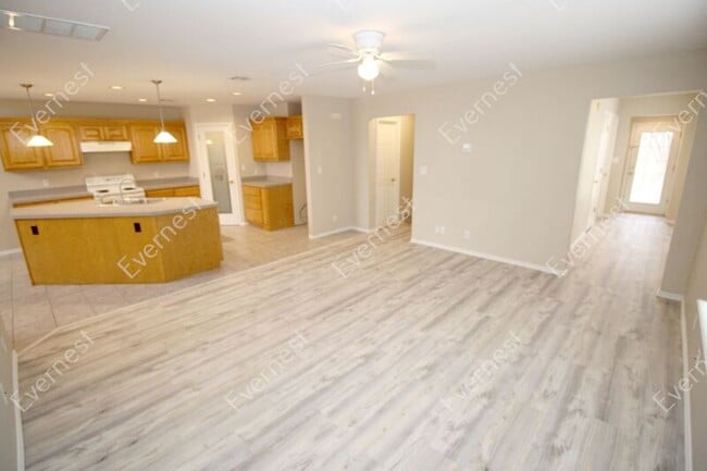Foto del edificio - 312 W Houston St