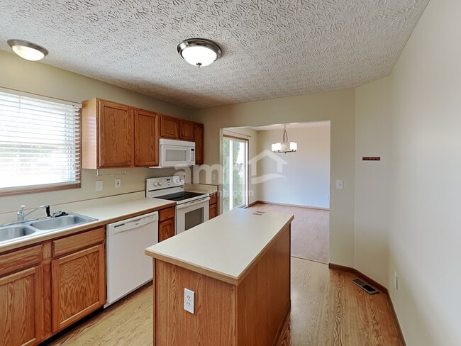 Foto del edificio - 5895 Westbend Dr