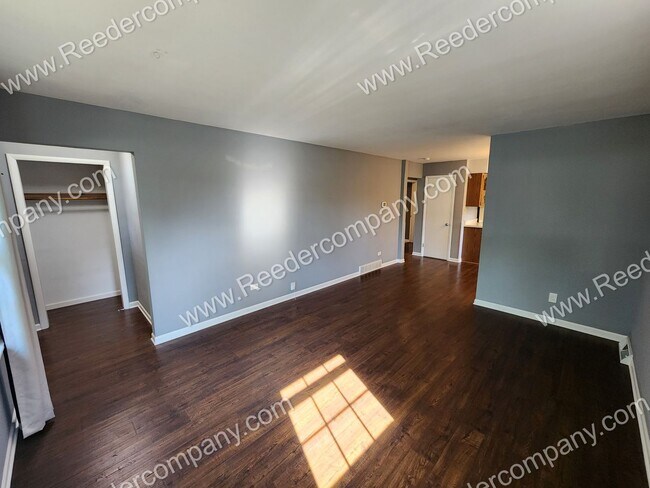 Building Photo - Beautiful 3 bedroom house