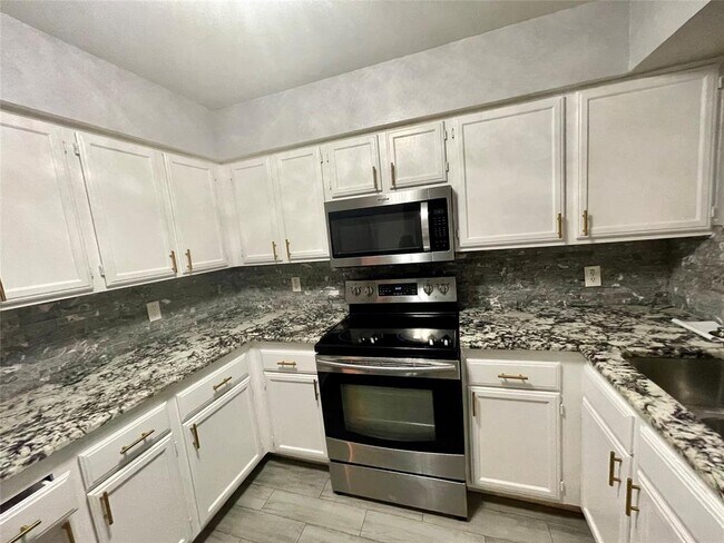 Foto del edificio - 2203 Place Rebecca Ln