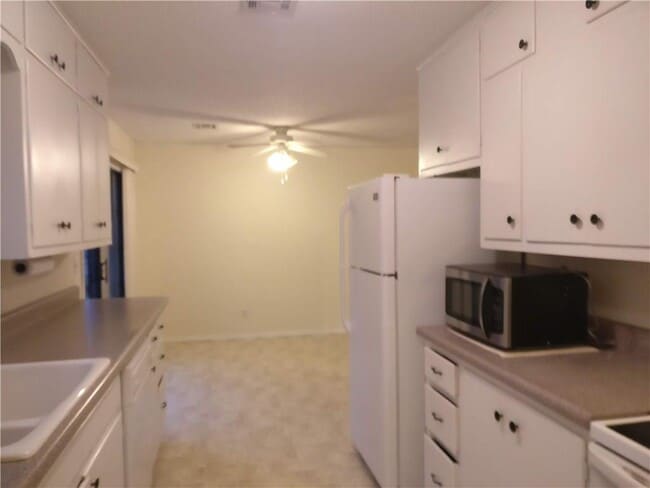 Building Photo - 117 Cynthia Ave