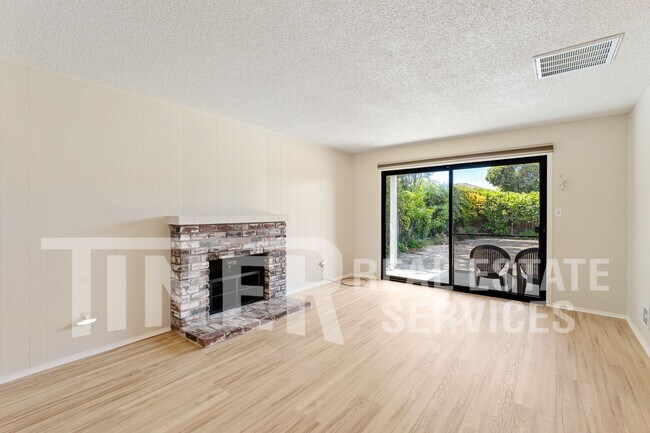 Foto del edificio - 7304 Idle Wild Way
