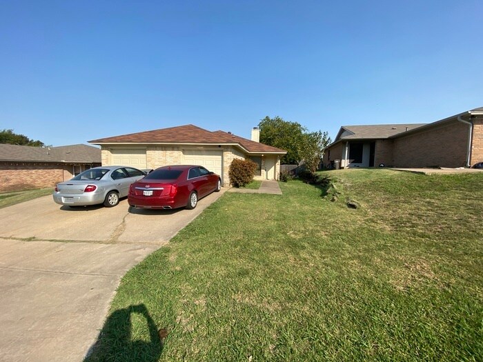 Primary Photo - 2824 Ridgecrest Dr