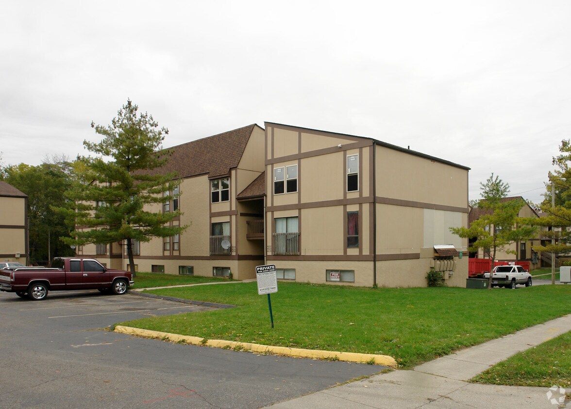 Virginia Pines Apartments in Columbus, OH