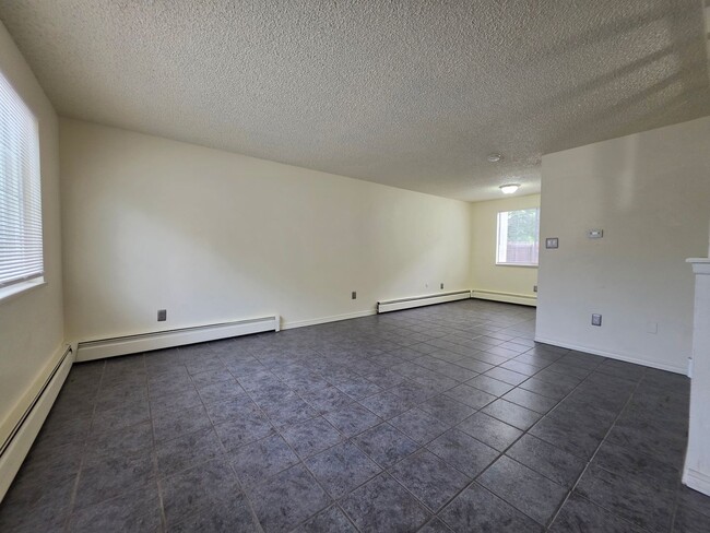 Building Photo - 317 Emery Dr