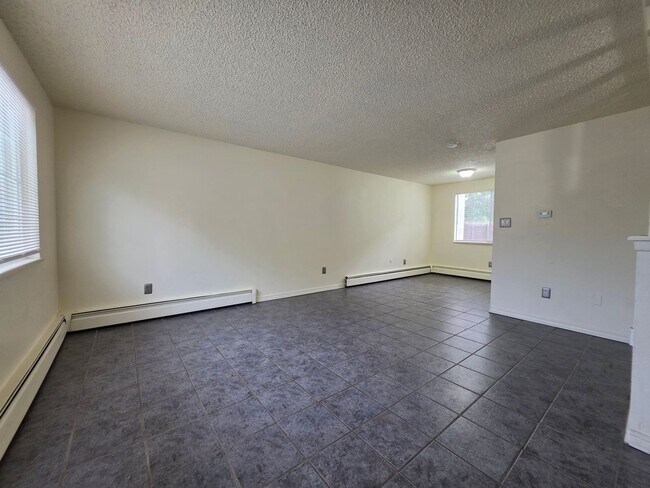 Foto del edificio - 317 Emery Dr