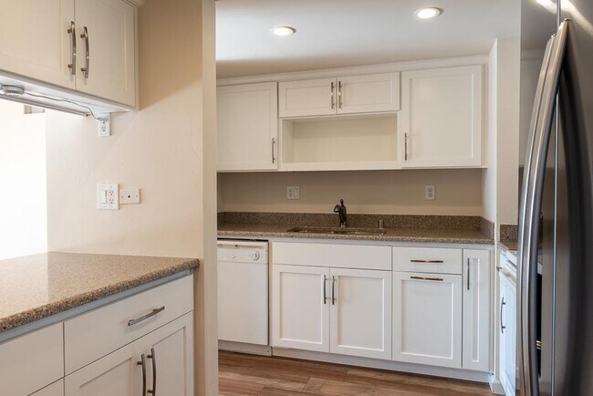Kitchen, another view - 500 N St