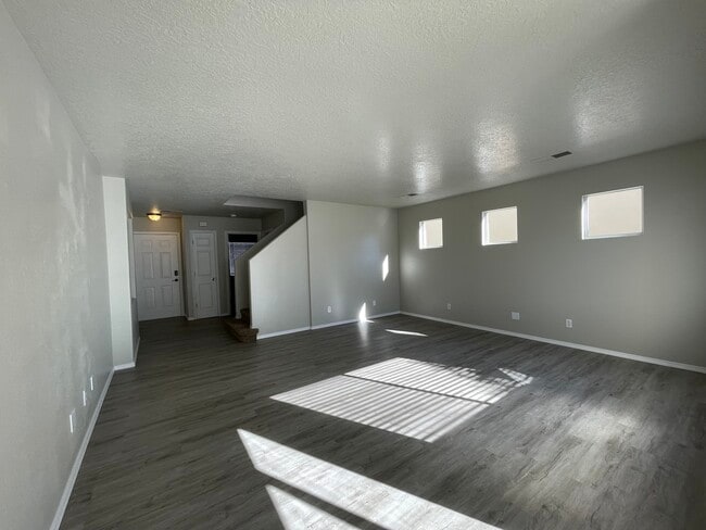 Building Photo - 10716 Habanero Way SE