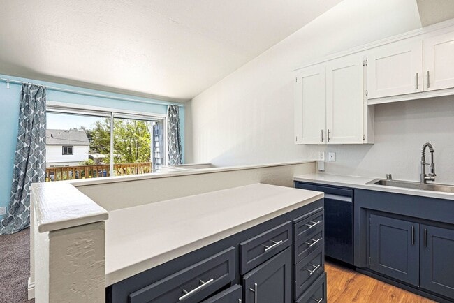 Building Photo - 308A Estrella Ave
