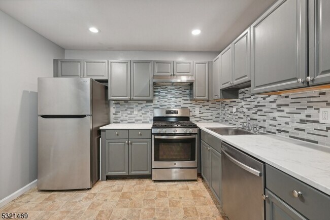 Building Photo - 54 Chariot Ct