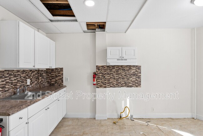 Building Photo - 701 N Warwick Rd