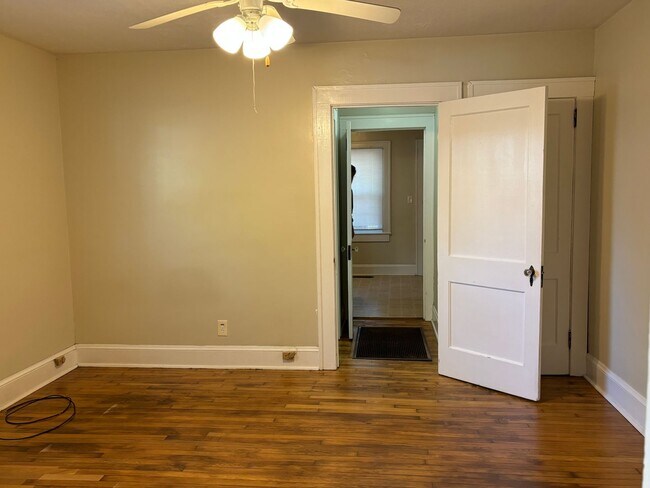 Foto del edificio - Cute 1BR/1BA Duplex Near UNCG!
