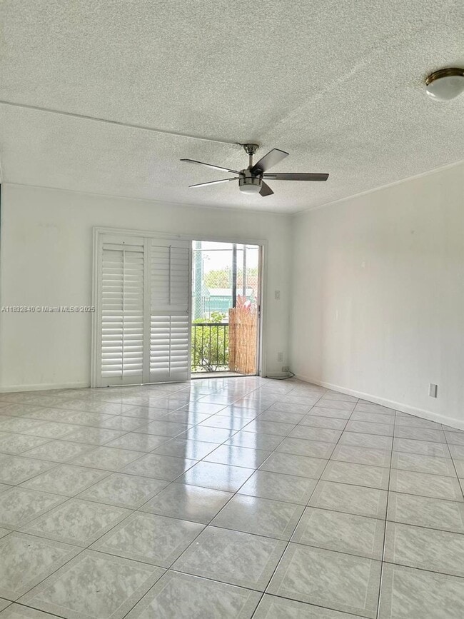 Building Photo - 630 Tennis Club Dr